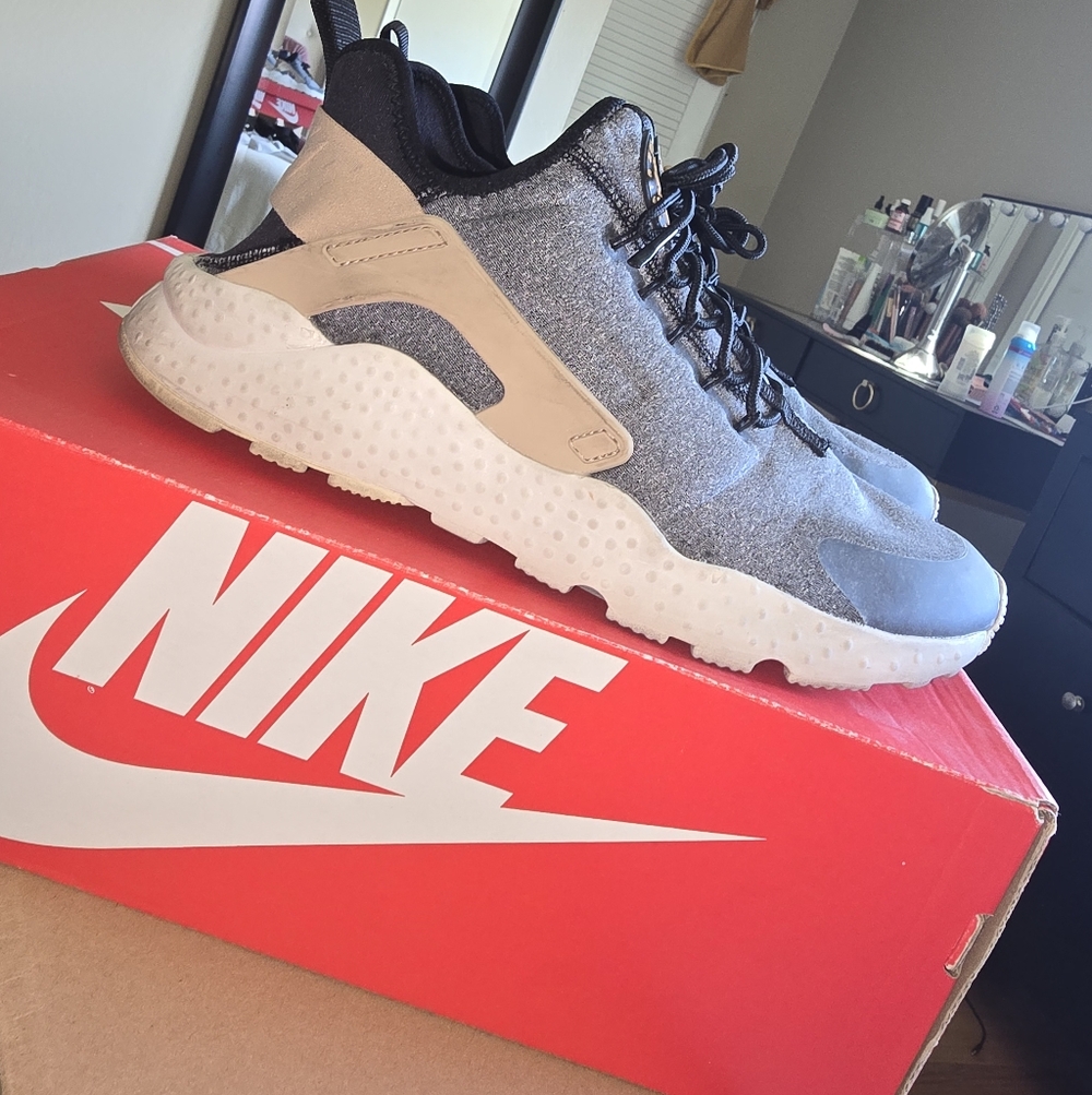 Nike Black and Gray Athletic Shoes